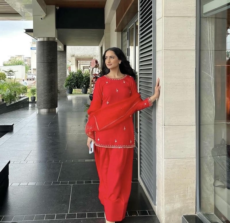 Cute DP Punjabi girls modern stylish look