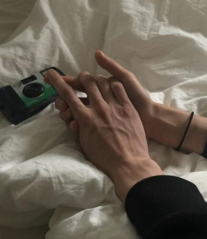 Cute couple hand pic WhatsApp DP