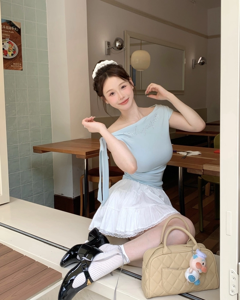 Cute girls dp showing relaxed mood indoor lighting atmosphere