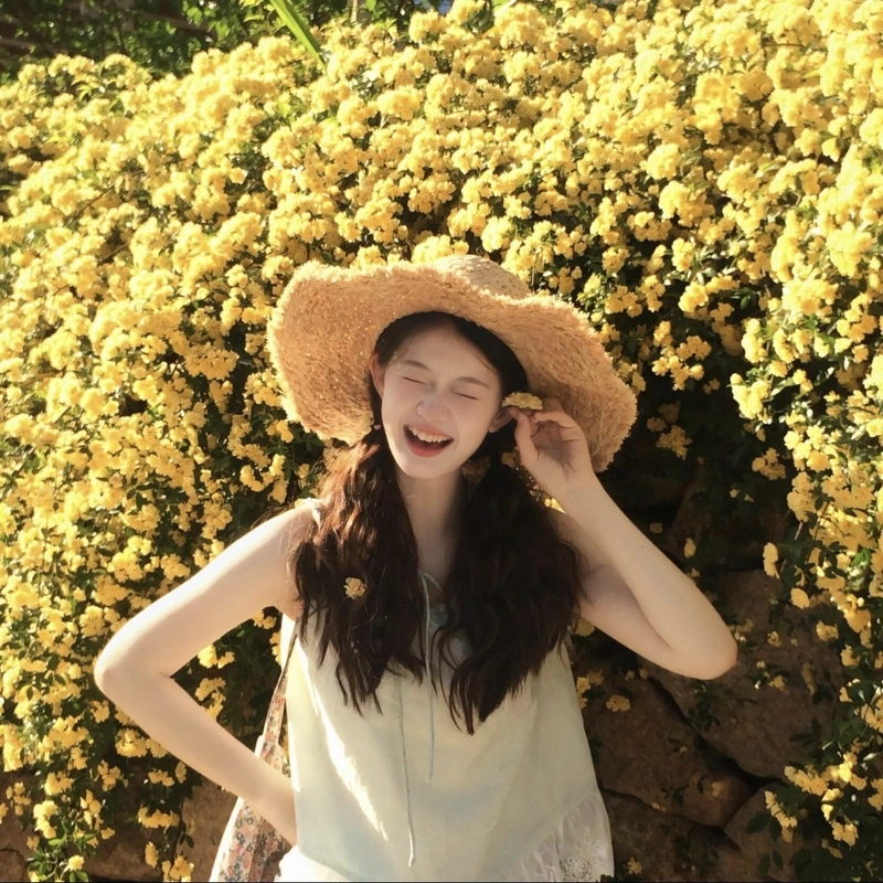 Dreamy lighting style inside stylish cute yellow dp image