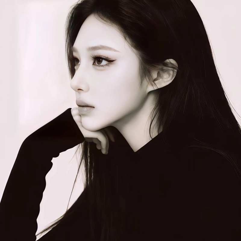 Elegant real girls dp with a modern fashion style