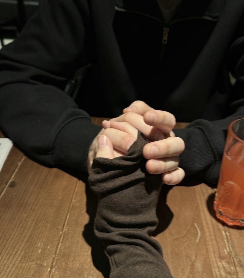 Soft aesthetic hand pose profile picture