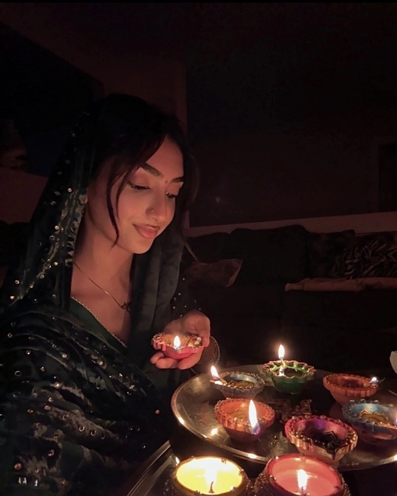 Stylish ethnic look inside Punjabi girls dp visual mood