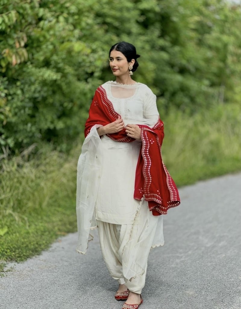 Trendy cute Punjabi girls DP social media