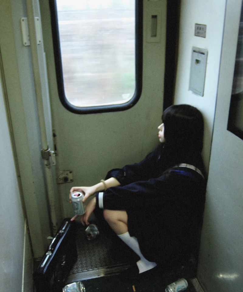 alone sad girl dp for facebook