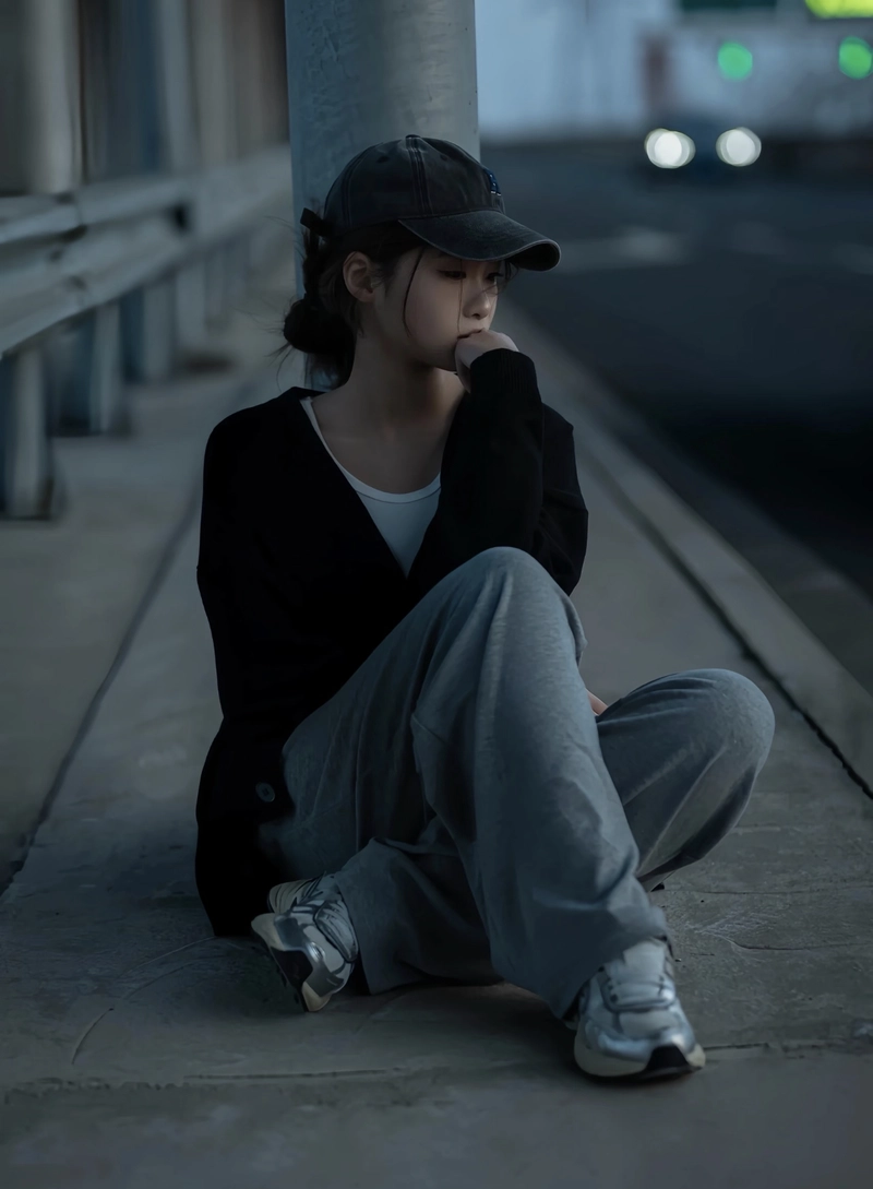 beautiful alone girl pic