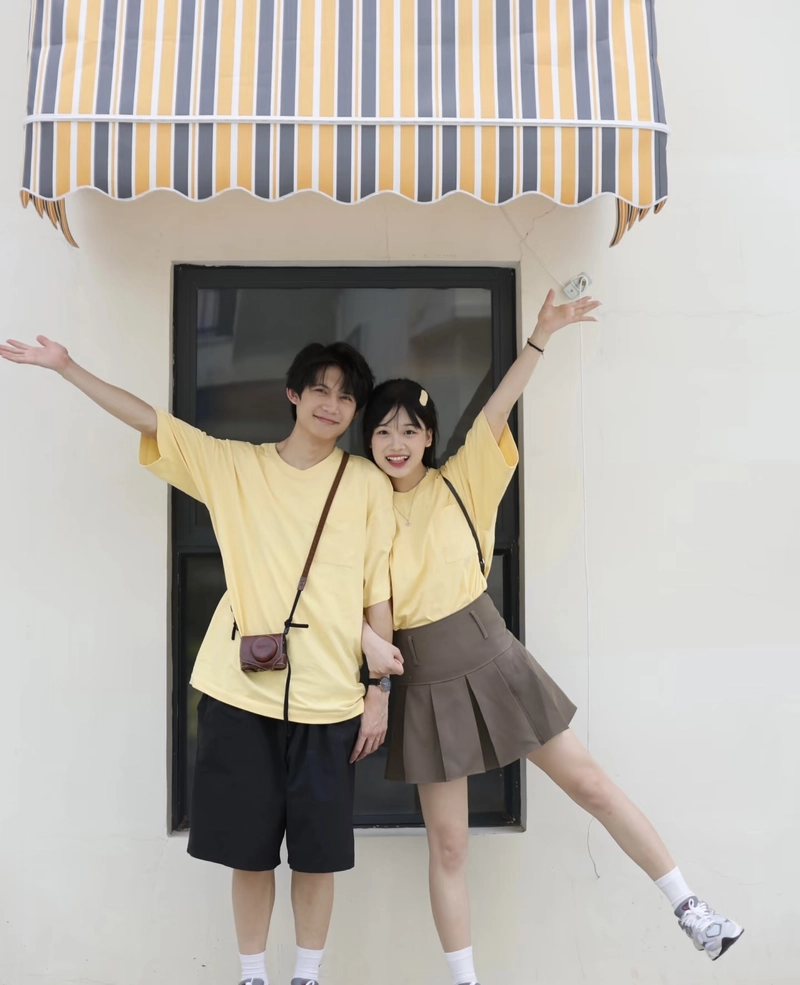 couple stylish cute yellow dp