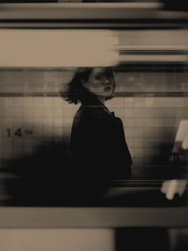 cropped-mood-off-dp-girl-alone-sad-in-english.webp