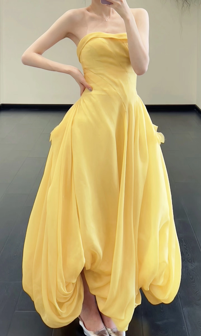 dp whatsapp yellow dress