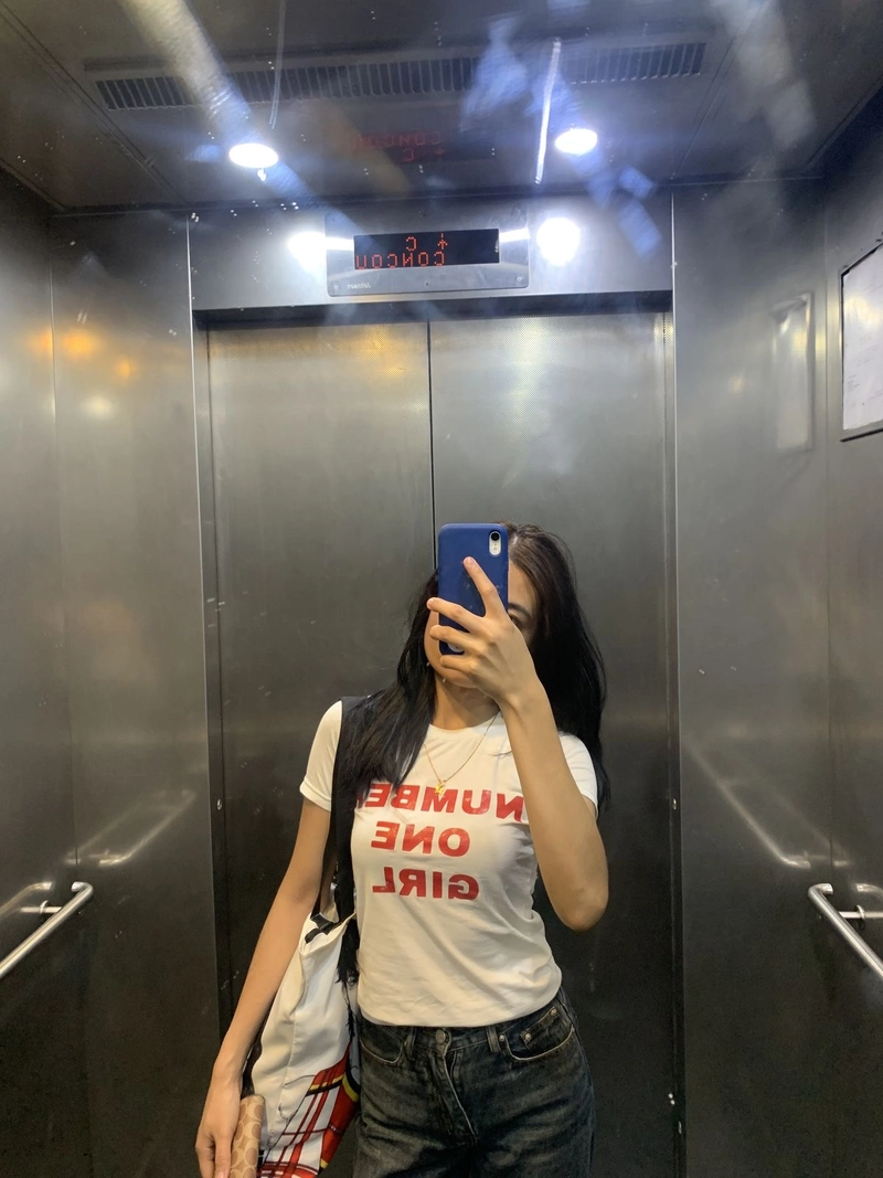 dpz stylish mirror selfie