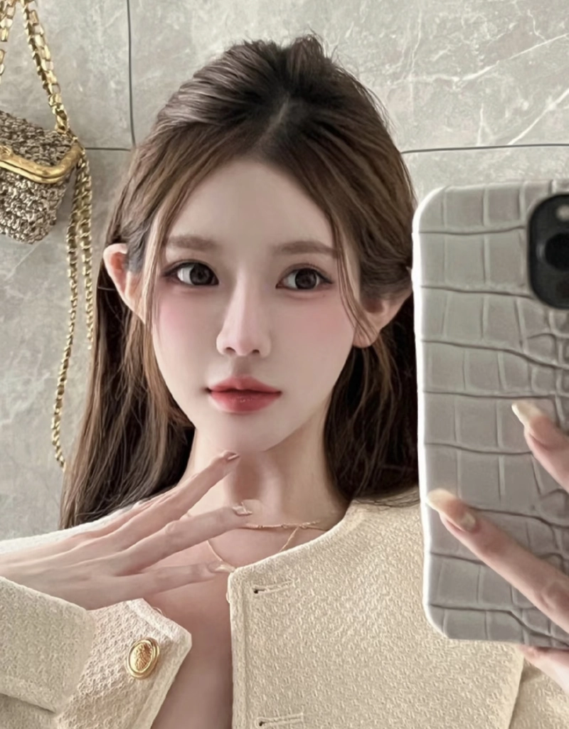 fb girl dp mirror hair