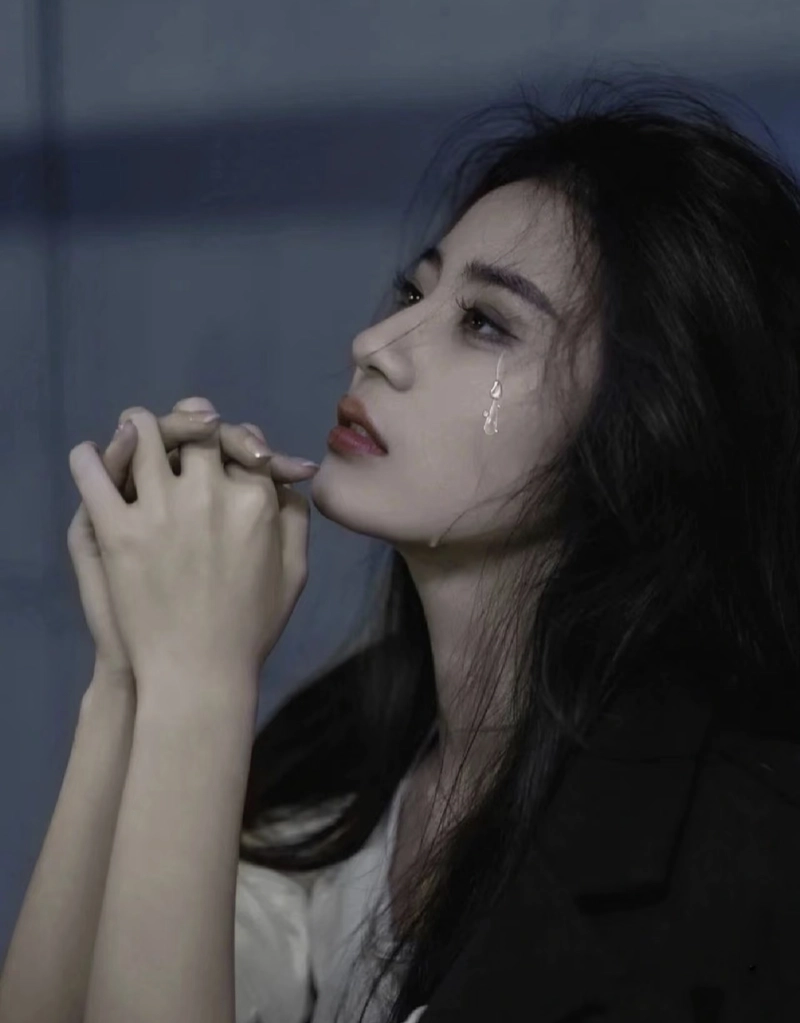 girl crying eyes dp