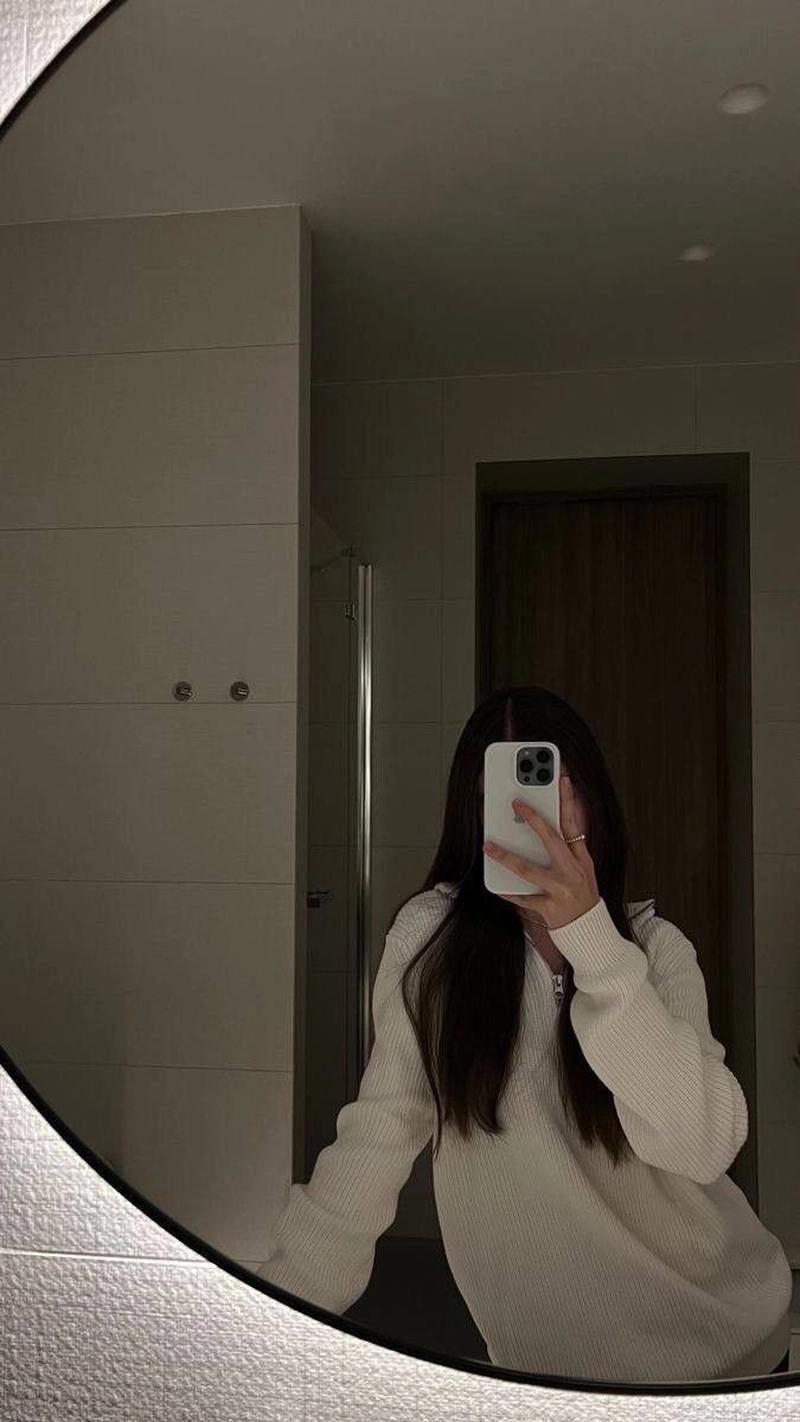 girl selfie dp for facebook