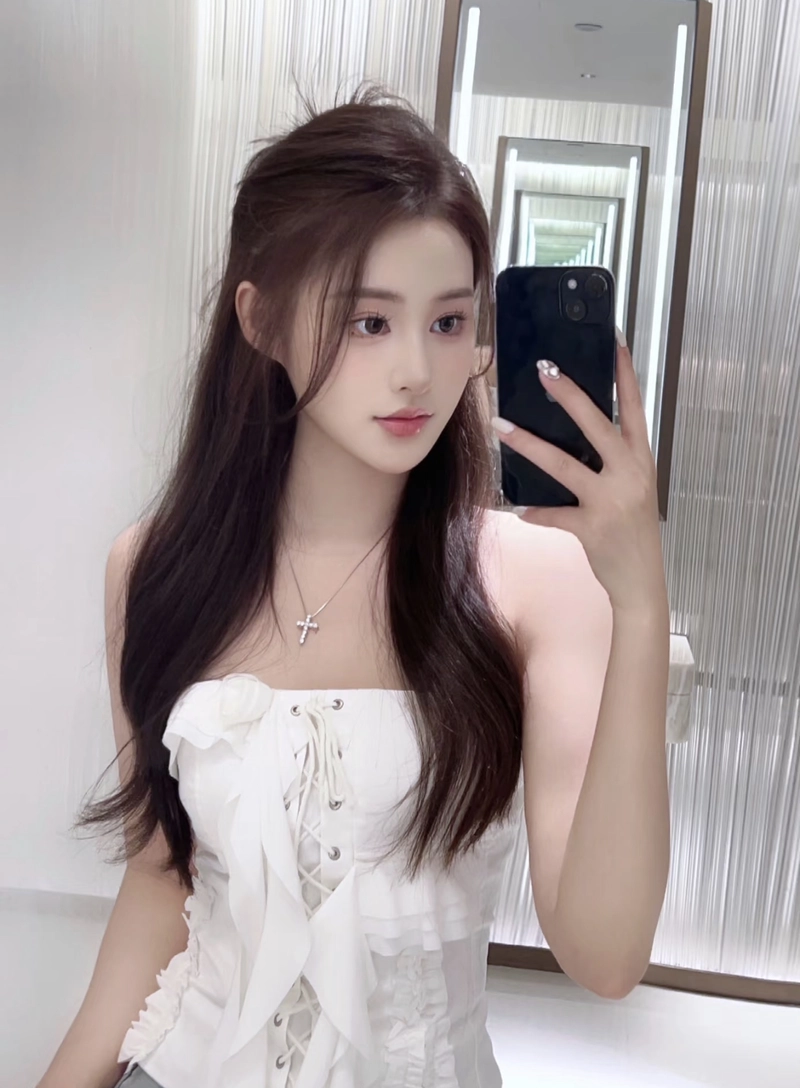 girl selfie dp