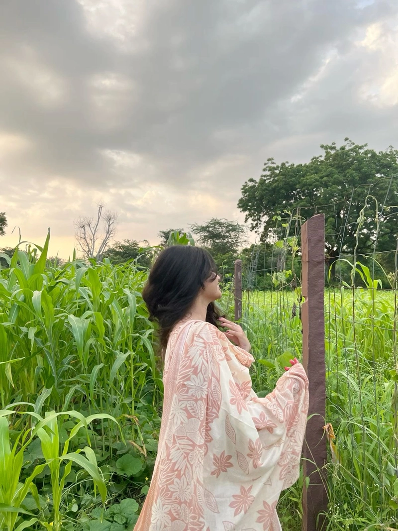 girls dp in punjabi suit
