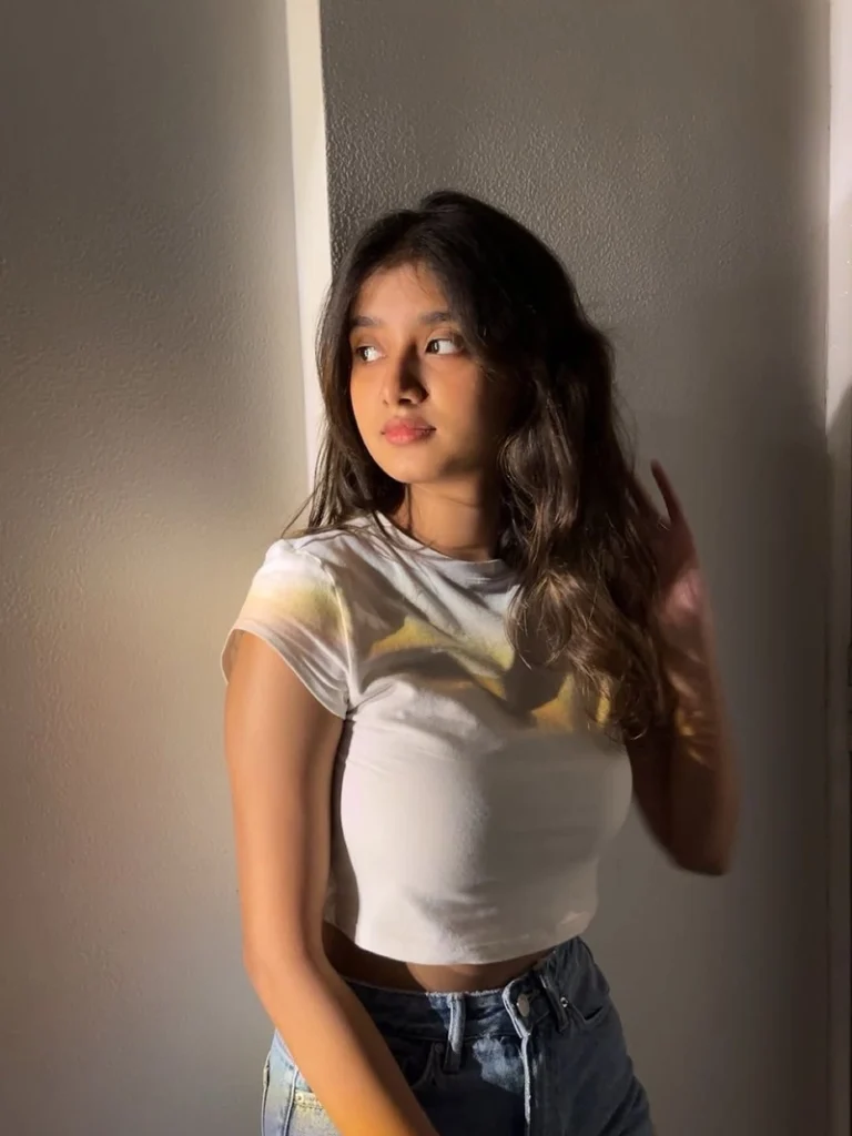 girly instagram dp(1)