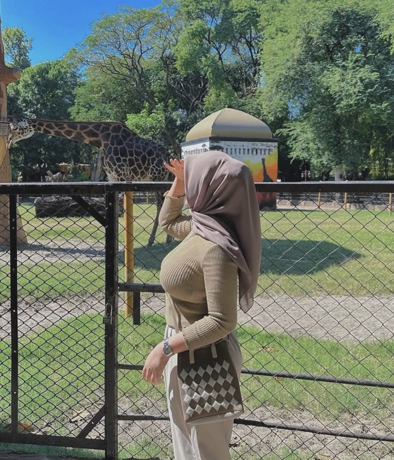 hijab girl pic hidden face