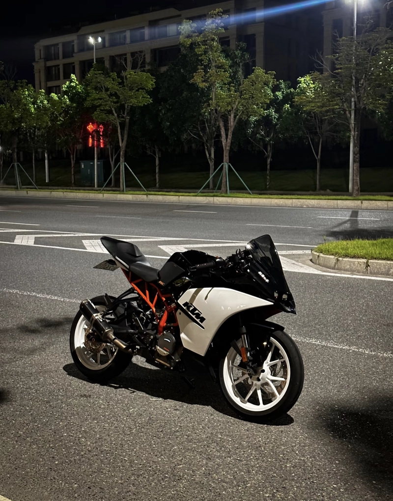 ktm duke 200 whatsapp