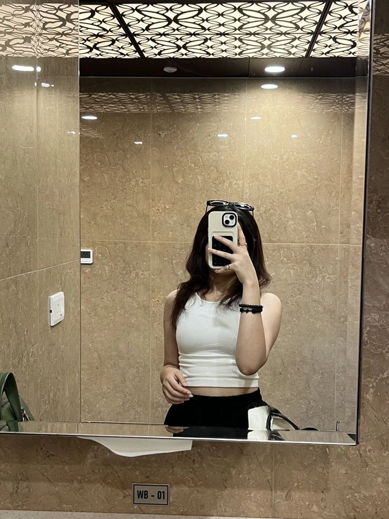 mirror selfie dp for whatsapp