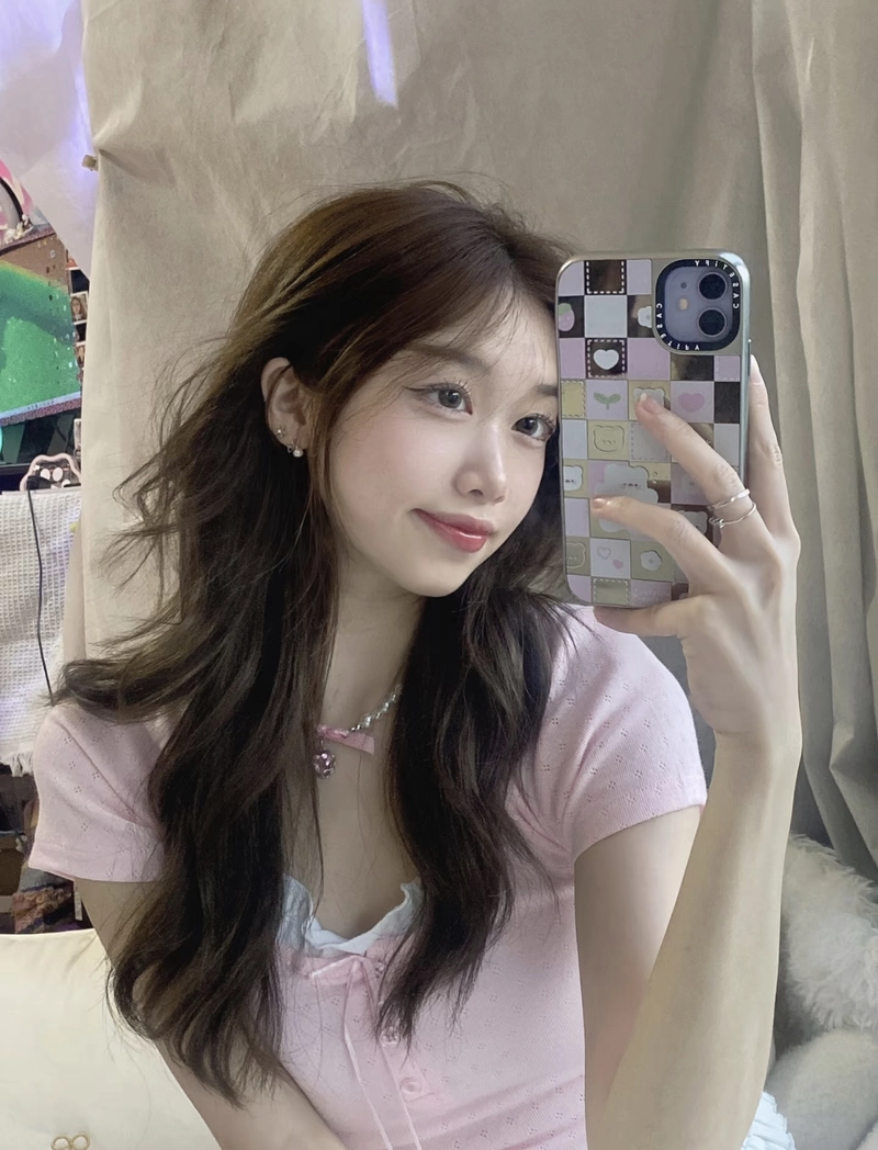 mirror selfie dp