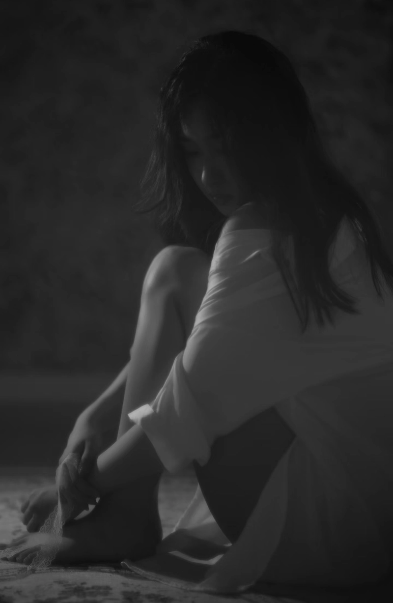 sad girl alone dp