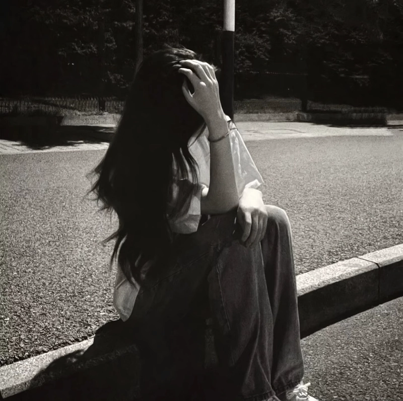 sad girl pic for whatsapp