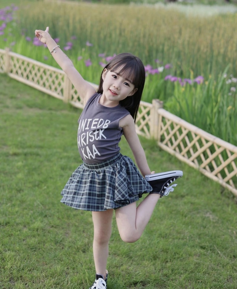 simple cute girl pic