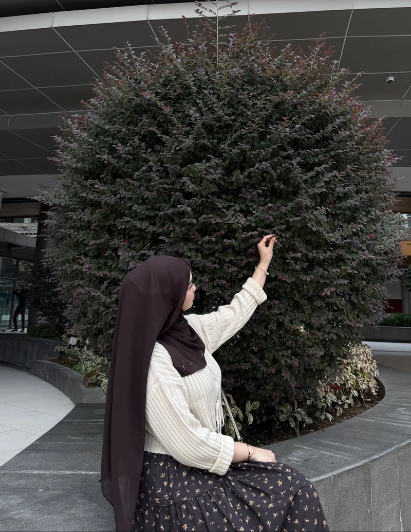 simple hijab girl pic