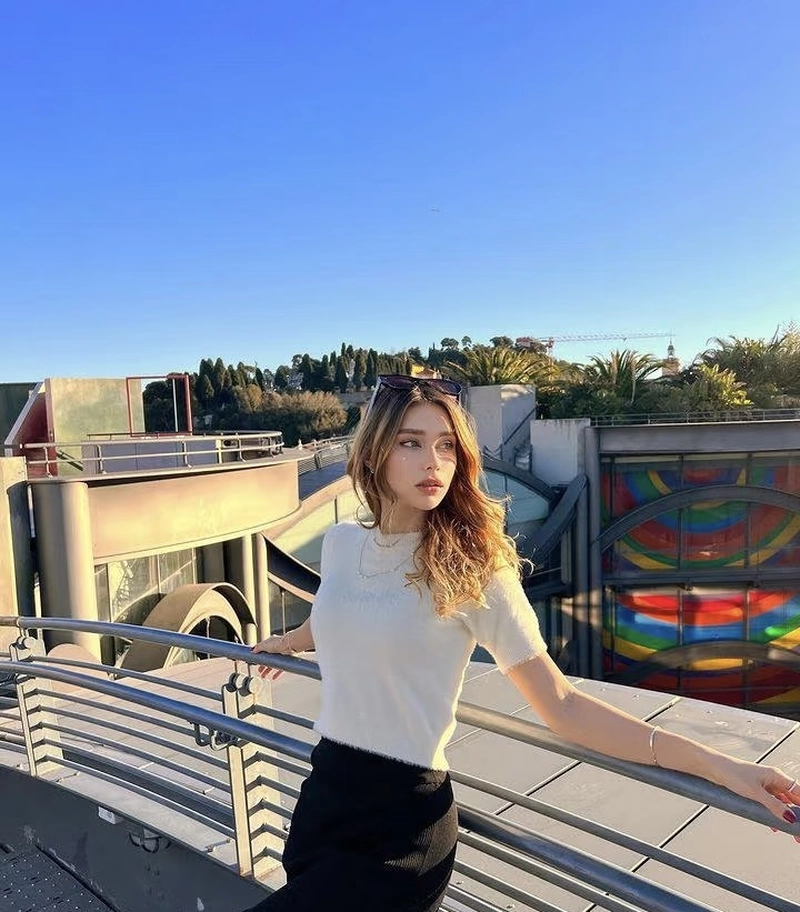 single little girl on dp
