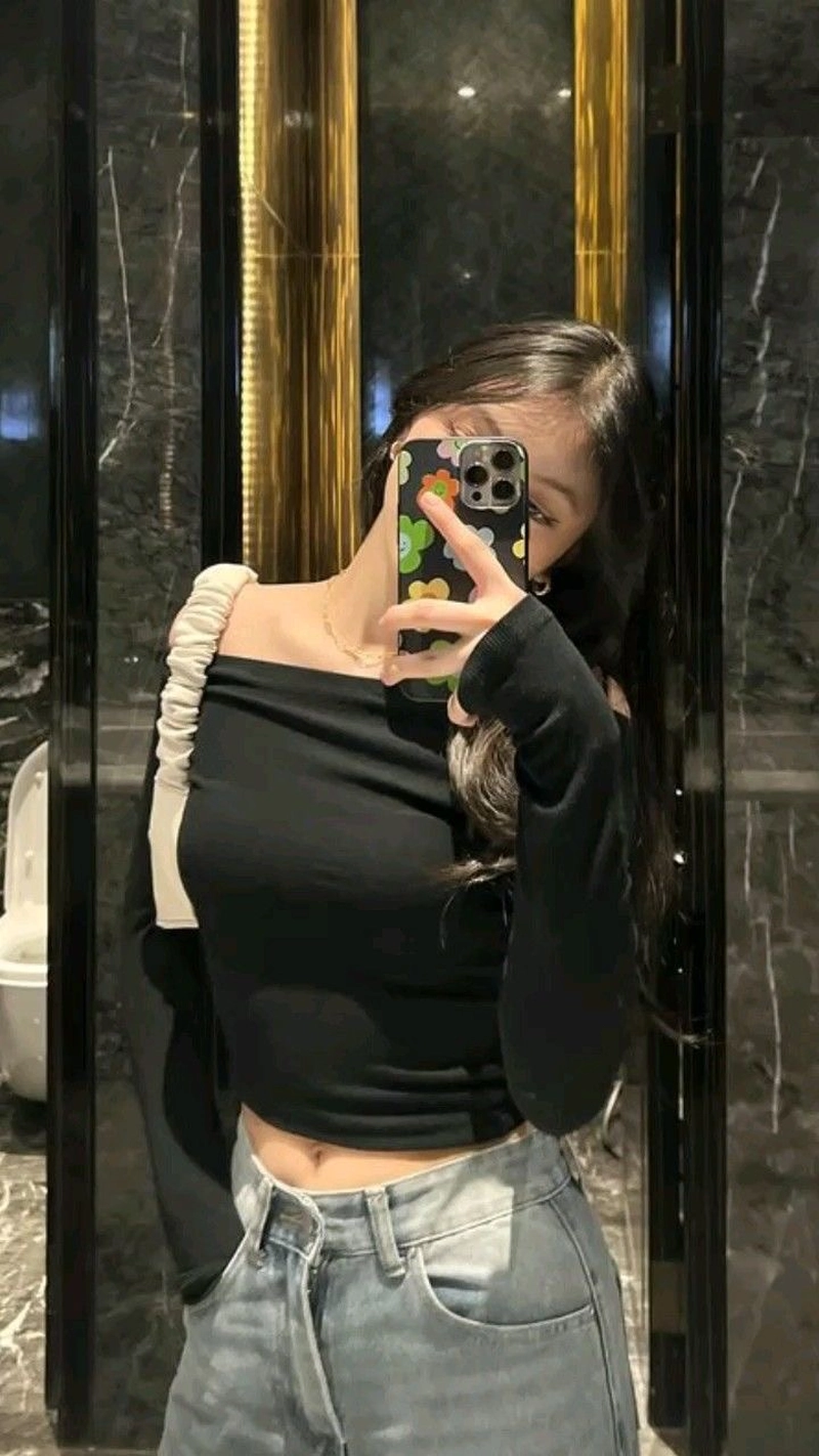 stylish black mirror selfie