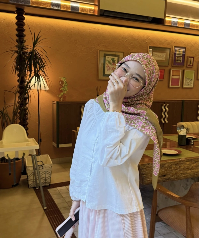 stylish hijab girl