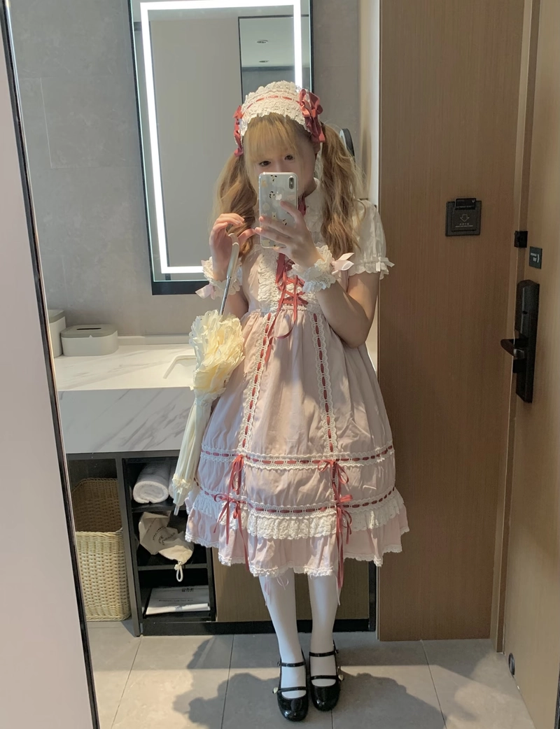 stylish mirror selfie dp