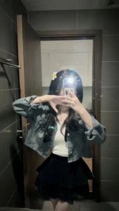 whatsapp dp mirror selfie