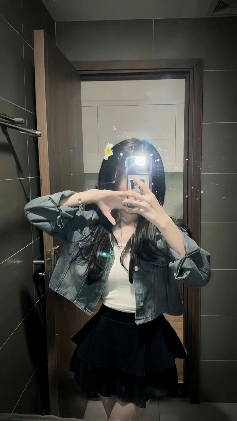 whatsapp dp mirror selfie