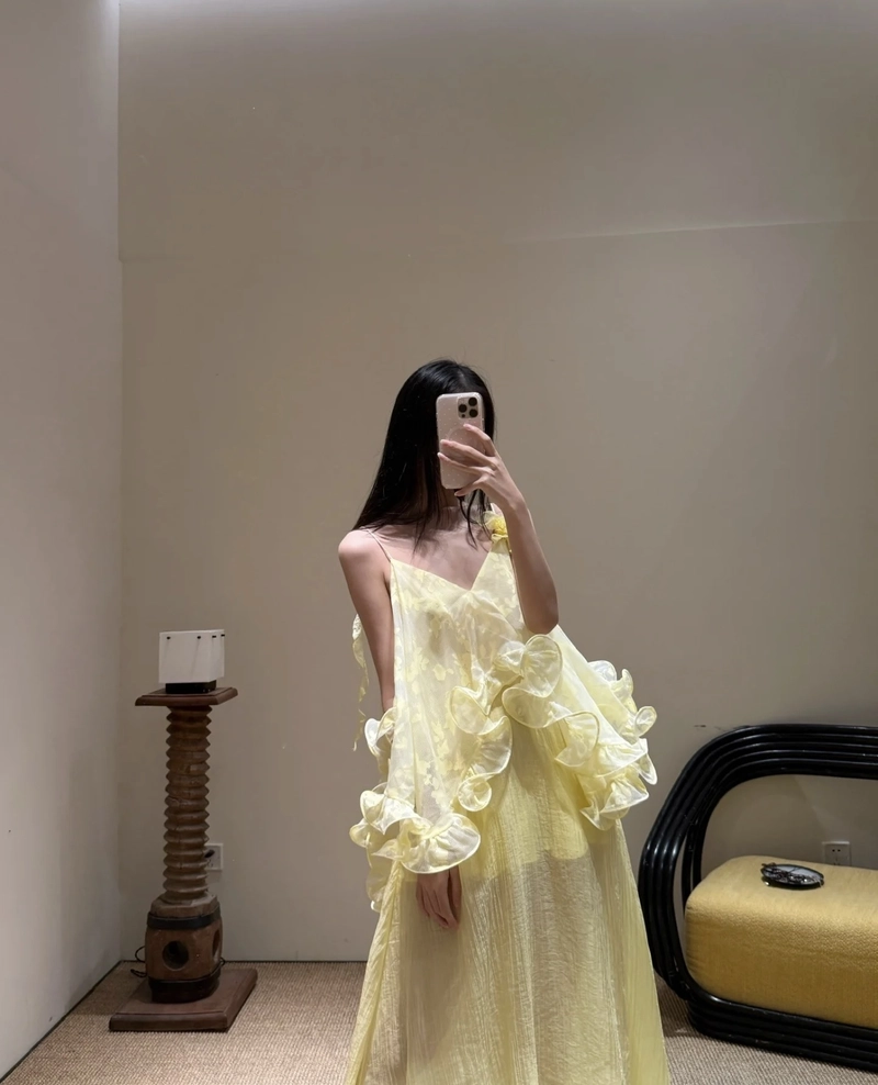 whatsapp yellow dress dp