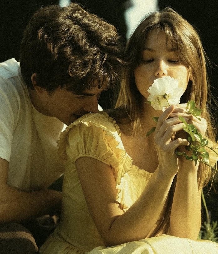 Charming romantic DP images cute relationship vibe