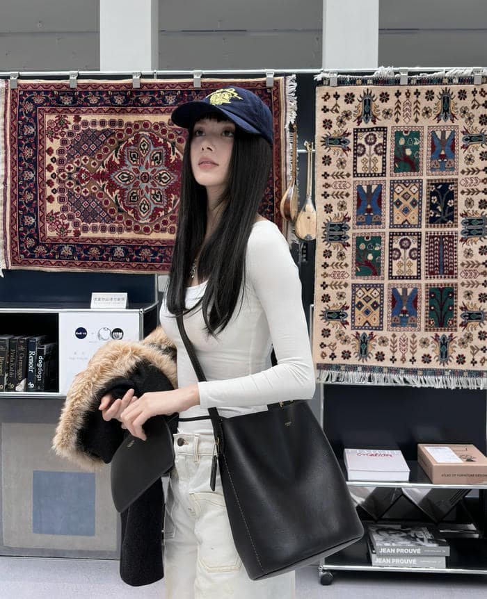 Delicate soft aesthetic portrait girls DP