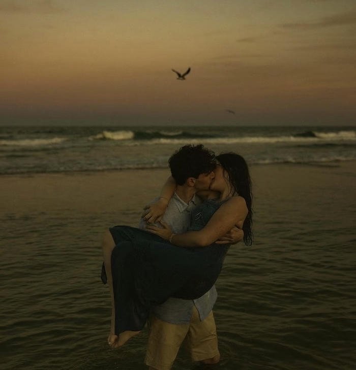 Emotional romantic DP images deep love feeling