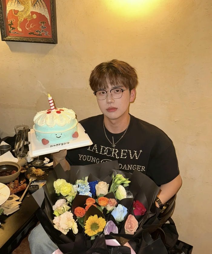 Fun birthday boy balloons display DP