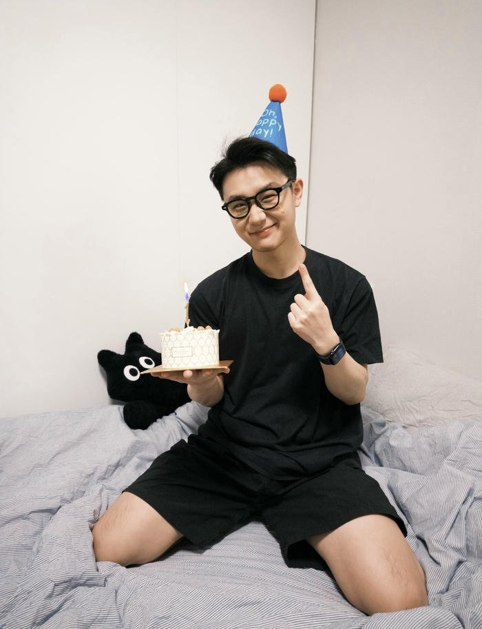 Golden theme birthday boy aesthetic DP