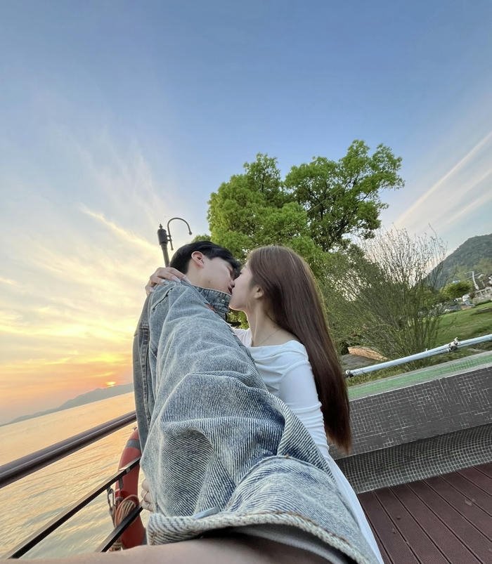 HD romantic DP images clear love aesthetic