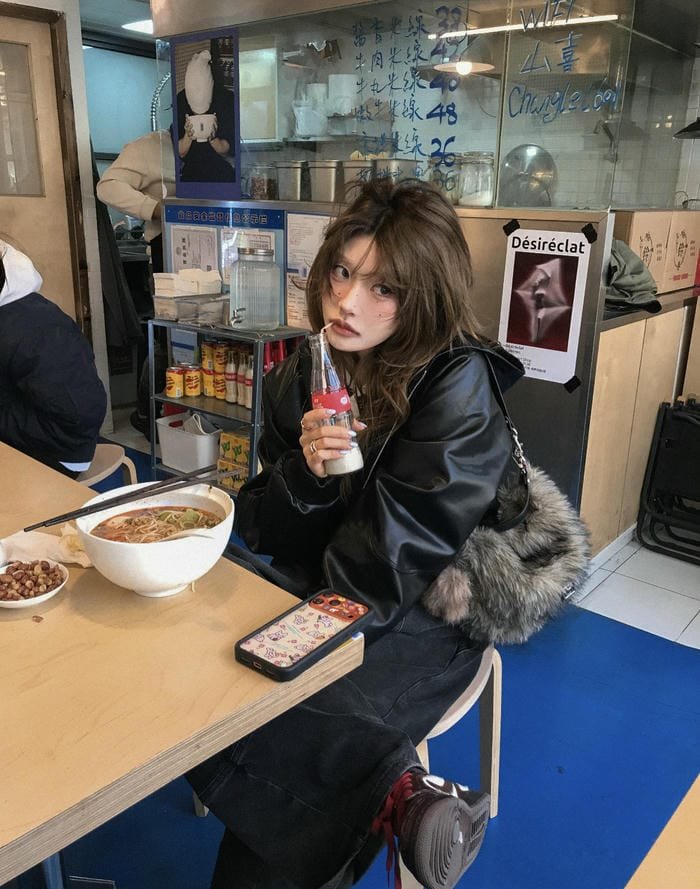 Modern soft vibe girls profile DP