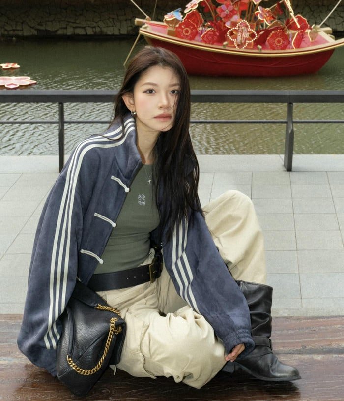 Pretty soft pastel girl profile DP