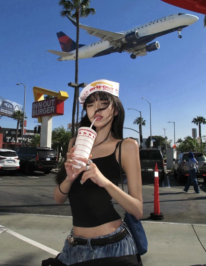 Radiant aesthetic DP for stylish girls