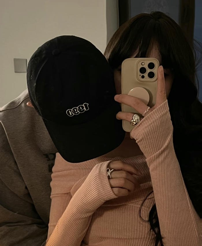 Romantic DP images soft love aesthetic vibe