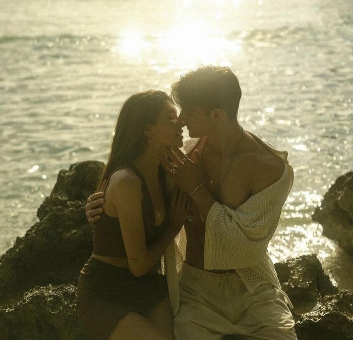 Stylish romantic DP images modern love mood