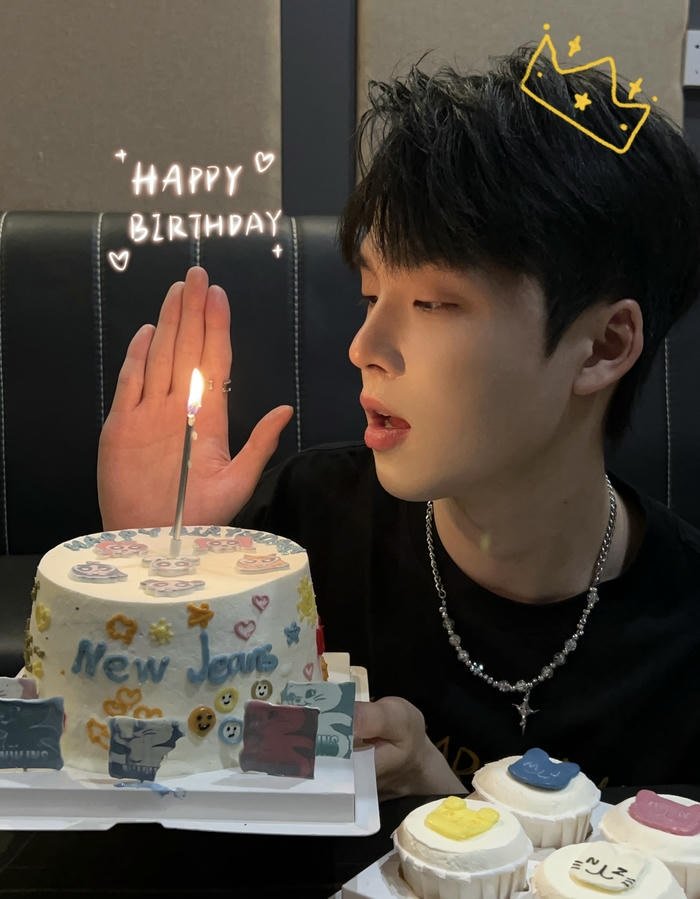 Trendy birthday boy cake cutting DP