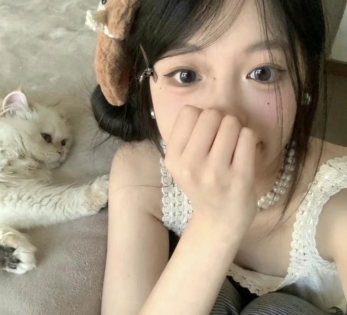 adorable smile girl dp