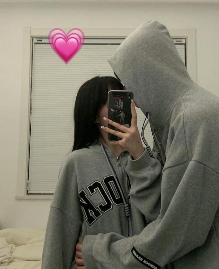 aesthetic couple hug dp