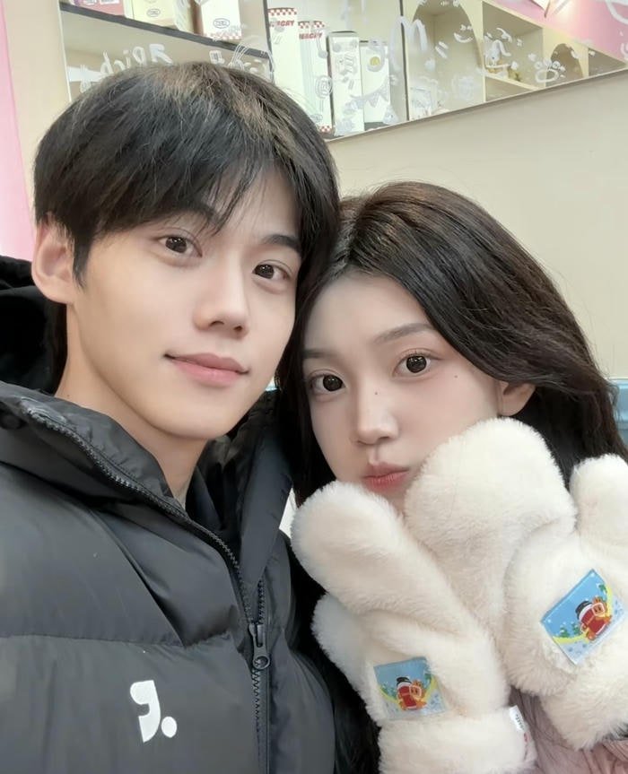 affectionate couple dp